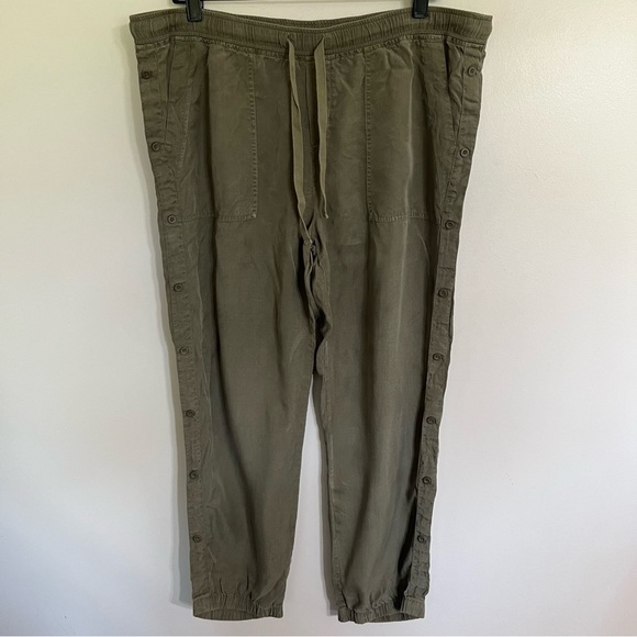 Cloth & Stone Anthropologie Pants Size Medium Pull On Jogger Side Buttons Olive - Picture 1 of 13